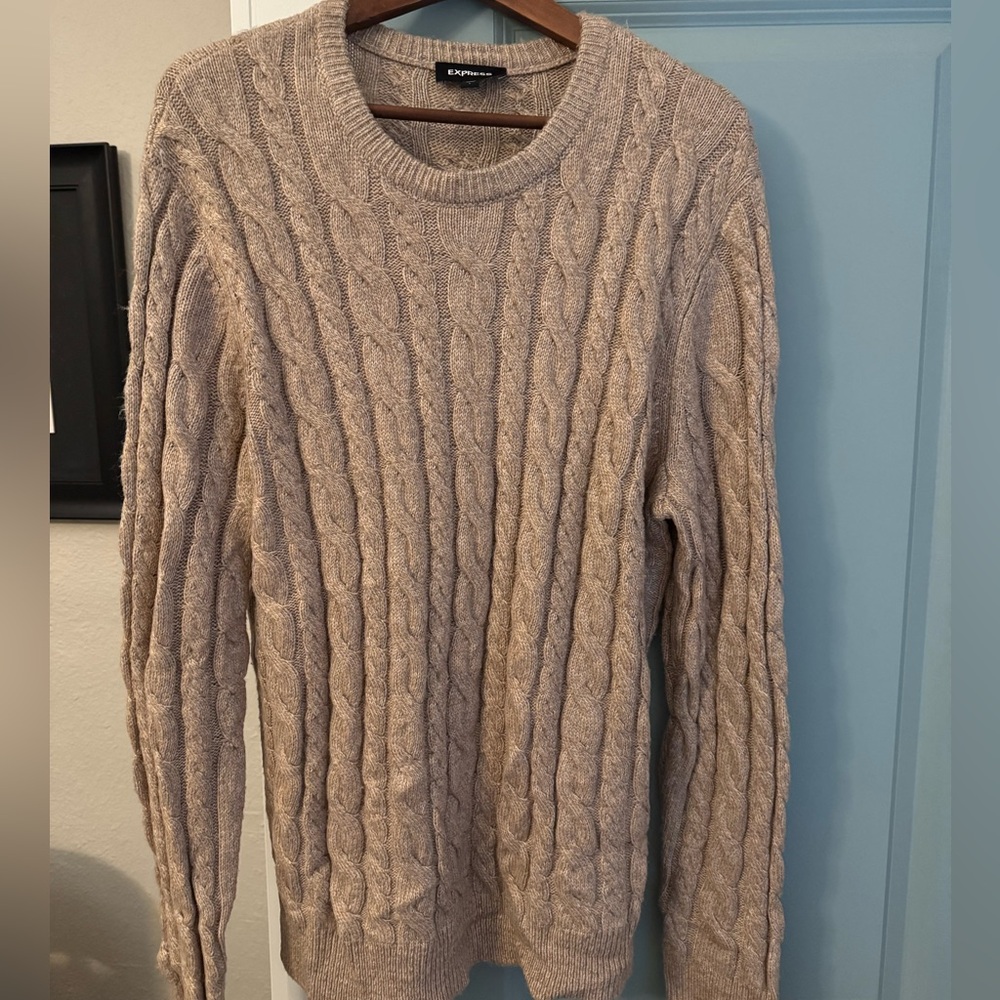Express
L
Cable Knit